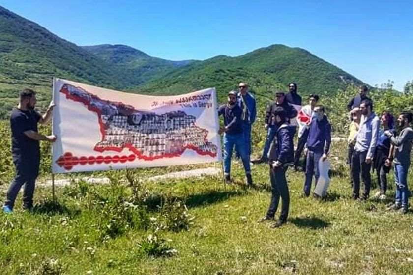 მოძრაობა „გაბედეს“ წევრები საოკუპაციო ხაზთან
