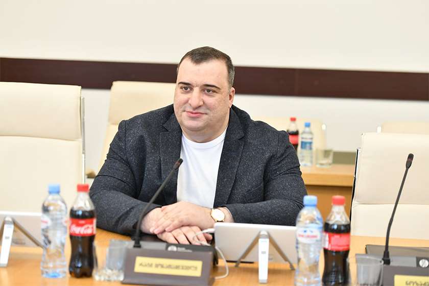 რატი იონათამიშვილი