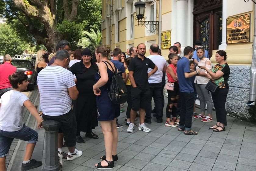 აქცია ქობულეთში, აჭარის მთავრობის შენობასთან