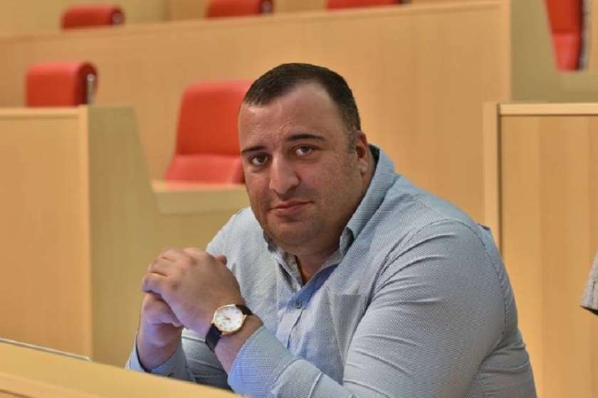 რატი იონათამიშვილი