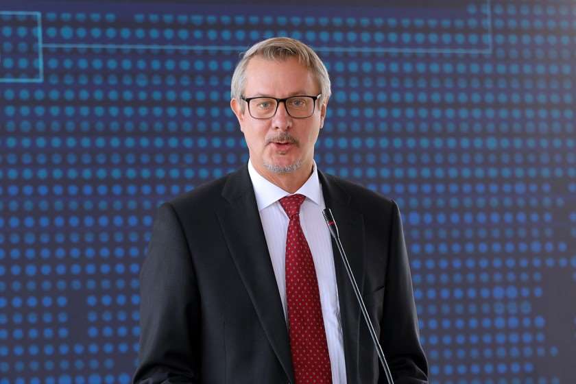 კარლ ჰარცელი