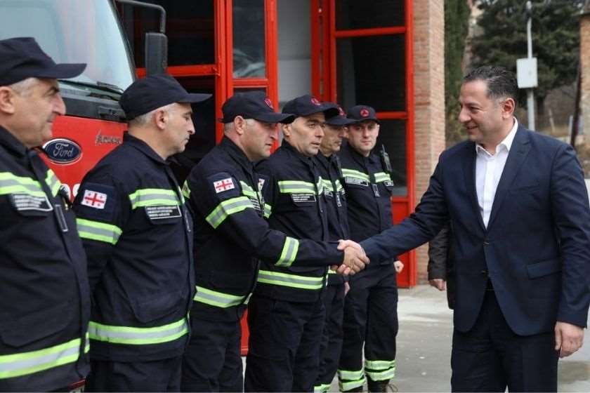 ვახტანგ გომელაური და მეხანძრე-მაშველები