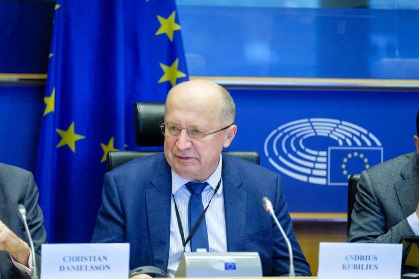 ანდრიუს კუბილიუსი: როგორ ჩავანაცვლებთ ევროპაში განლაგებული 100 000-კაციან ამერიკულ სამხედრო ძალას, რომელიც ევროპის უსაფრთხოების ხერხემალს წარმოადგენს? ვინ ჩამოაყალიბებს ჩვენს სამხედრო ძალას?