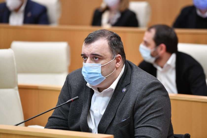 რატი იონათამიშვილი