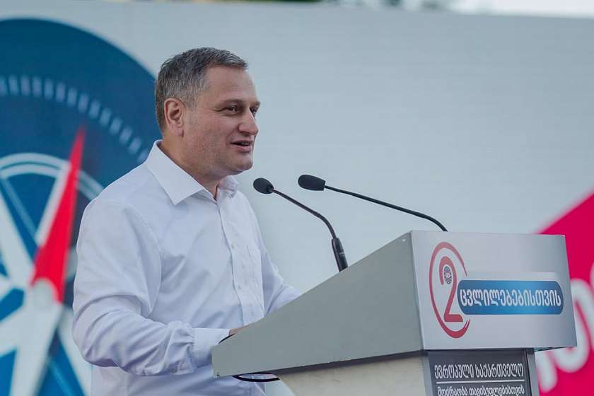 არმაზ ახვლედიანი