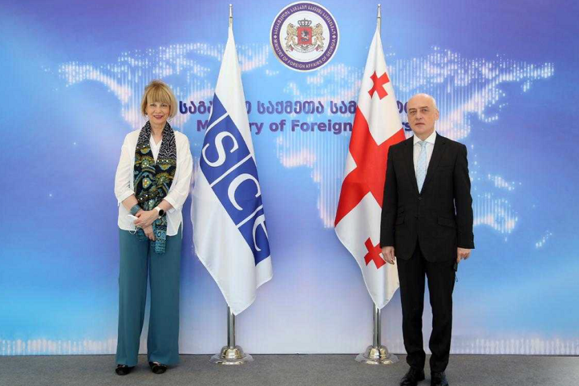 ჰელგა მარია შმიდი და დავით ზალკალიანი