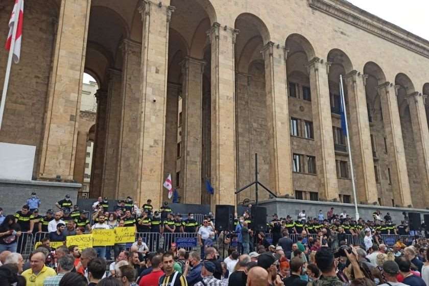 აქცია ლექსო ლაშქარავა პარლამნტი