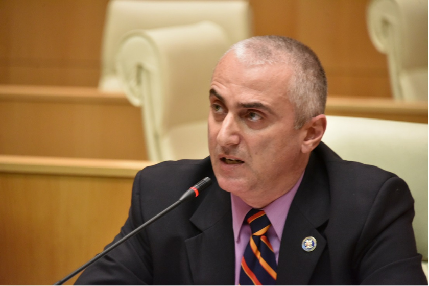 არმაზ ახვლედიანი