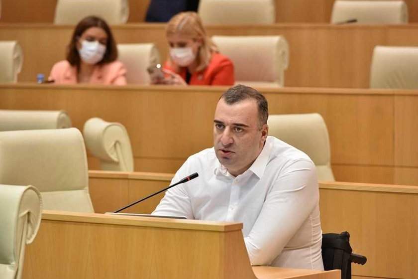 რატი იონათამიშვილი