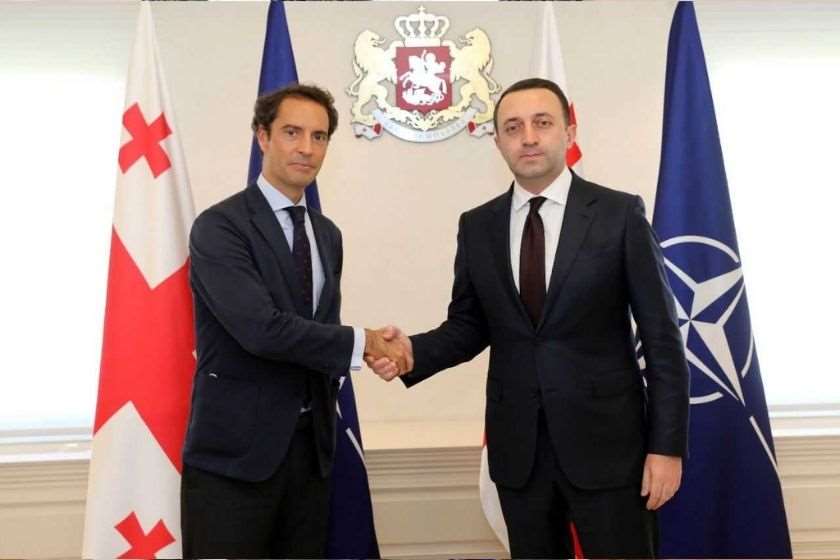 ირაკლი ღარიბაშვილი
ხავიერ კოლომინა