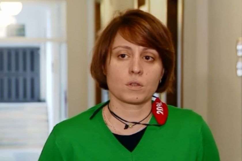 ელენე ხოშტარია