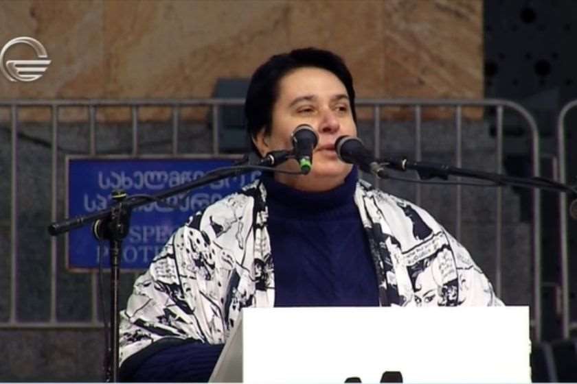 ნანა კაკაბაძე