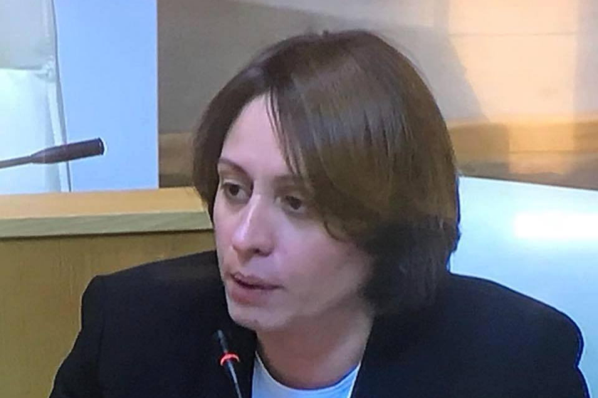 ელენე ხოშტარია