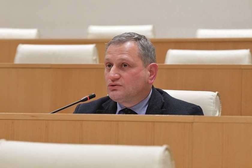 არმაზ ახვლედიანი