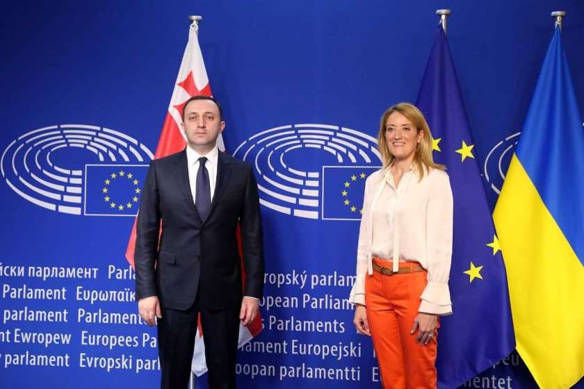 ირაკლი ღარიბაშვილი
რობერტა მეცოლა