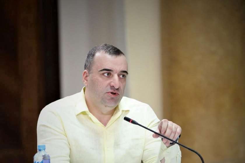 რატი იონათამიშვილი