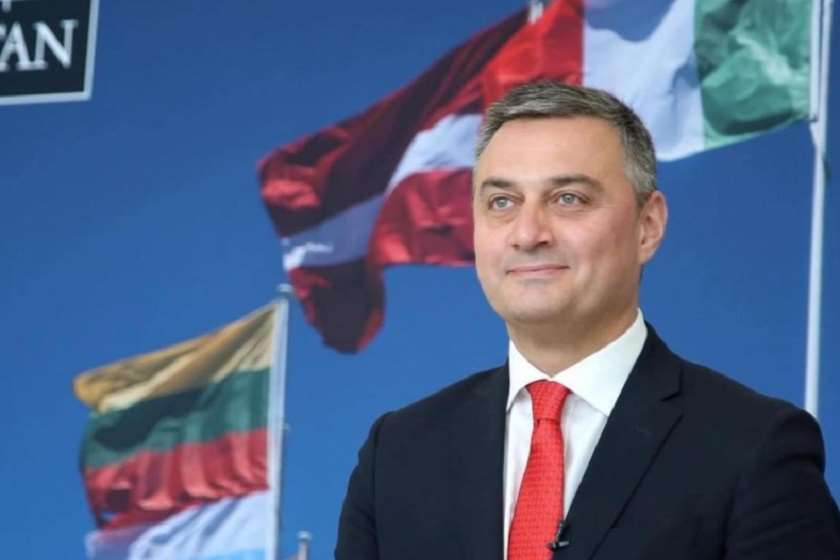 ვიქტორ დოლიძე

