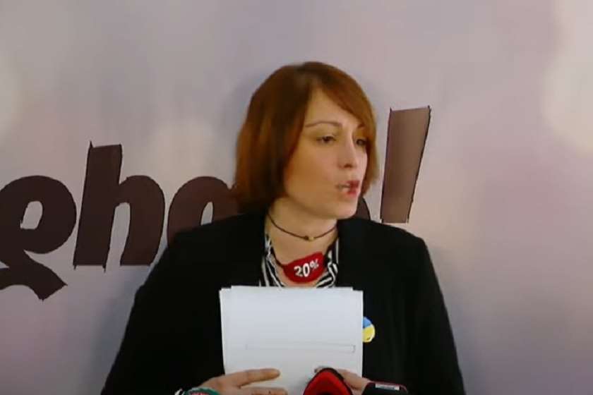 ელენე ხოშტარია