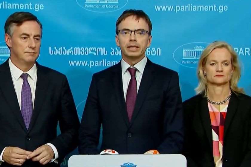 დევიდ მაკალისტერი, სვენ მიქსერი, ვიოლა ფონ კრამონი