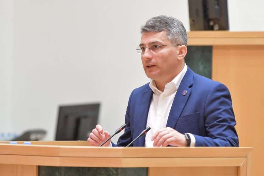 მამუკა მდინარაძე

