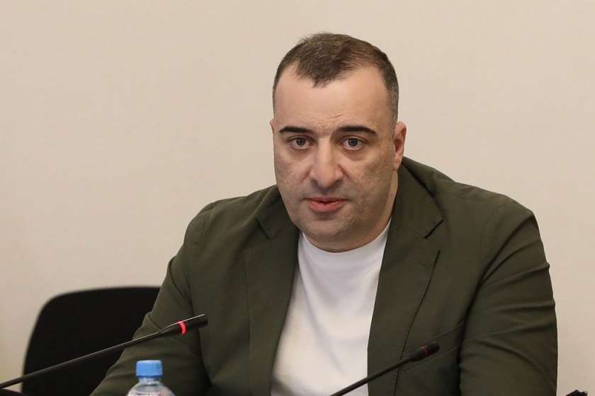 რატი იონათამიშვილი