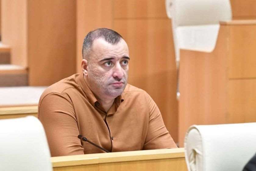 რატი იონათამიშვილი