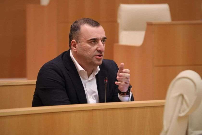 რატი იონათამიშვილი