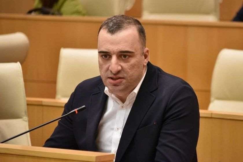 რატი იონათამიშილი