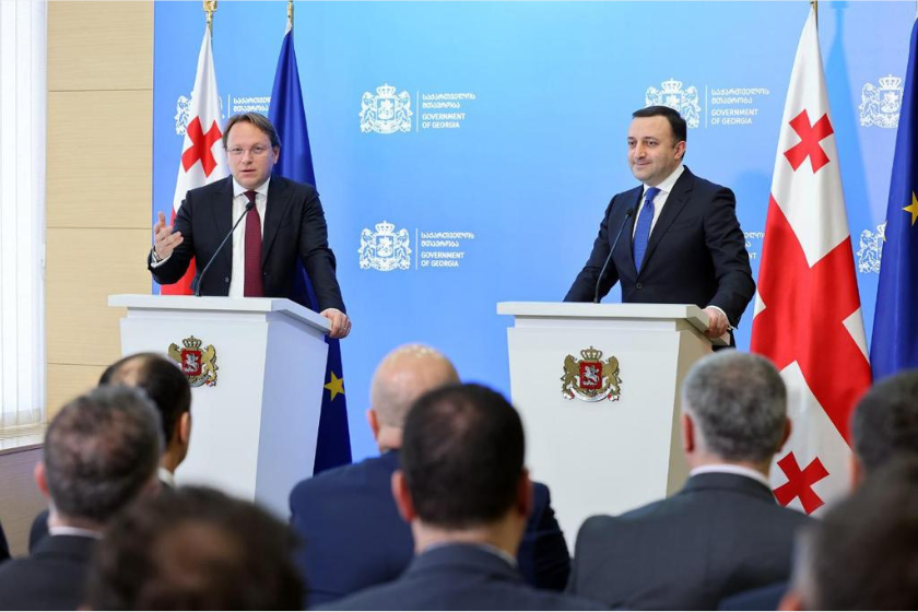 ირაკლი ღარიბაშვილი
ოლივერ ვარჰეი

