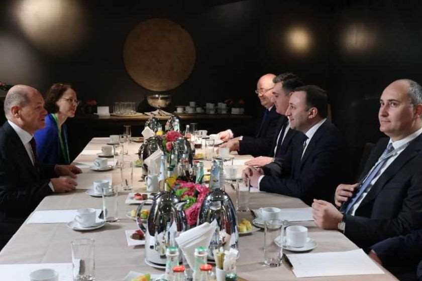 ირაკლი ღარიბაშვილი; ოლაფ შოლცი