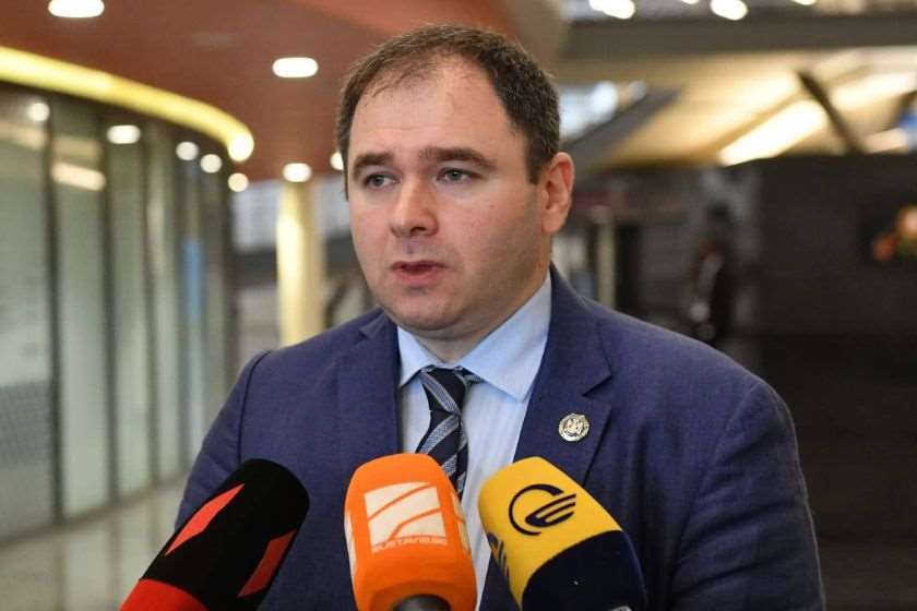 ნიკოლოზ სამხარაძე
