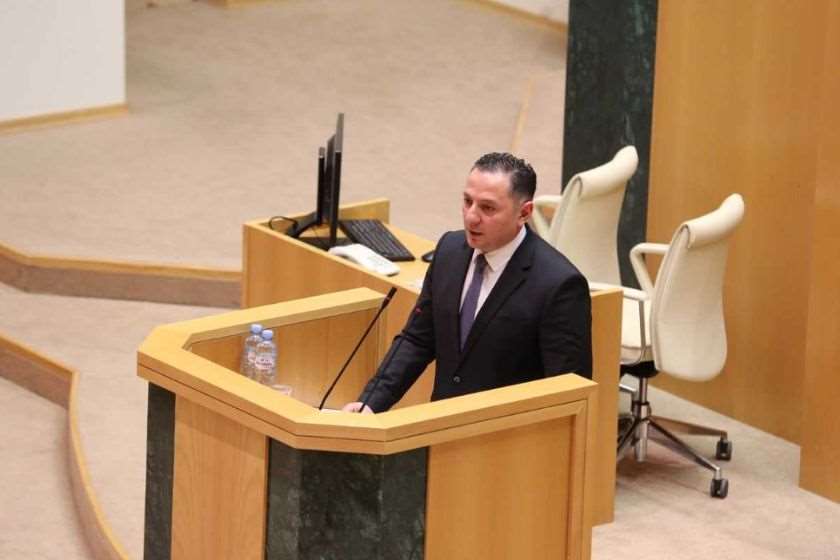 ვახტანგ გომელაური