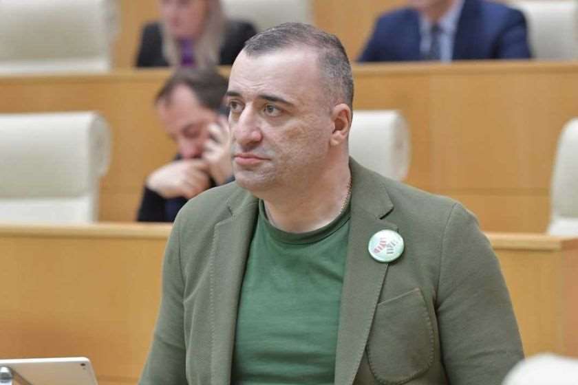 რატი იონათამიშვილი