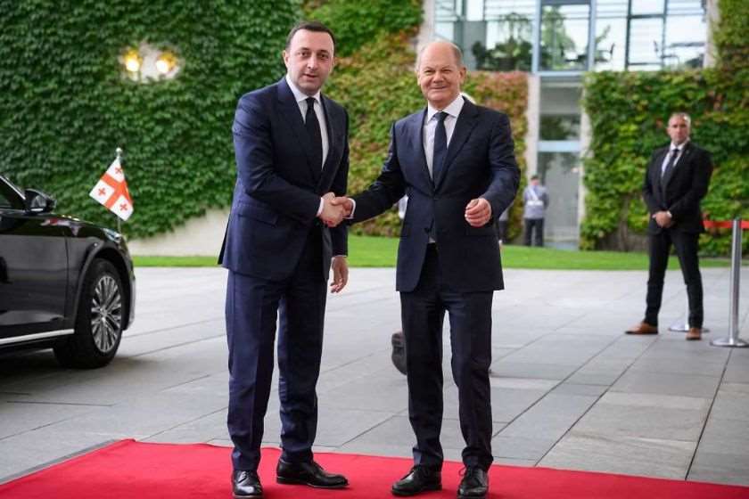 ირაკლი ღარიბაშვილი
ოლაფ შოლცი