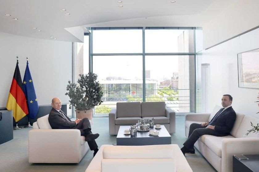 ირაკლი ღარიბაშვილი
ოლაფ შოლცი