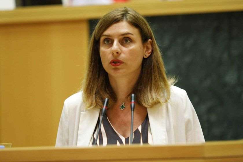 თეონა აქუბარდია