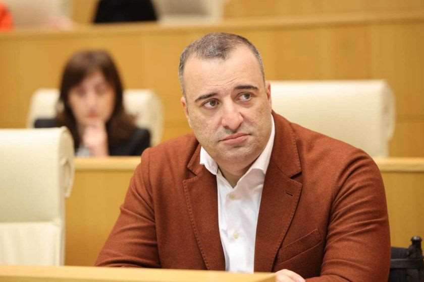 რატი იონათამიშვილი