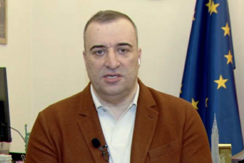 რატი იონათამიშვილი