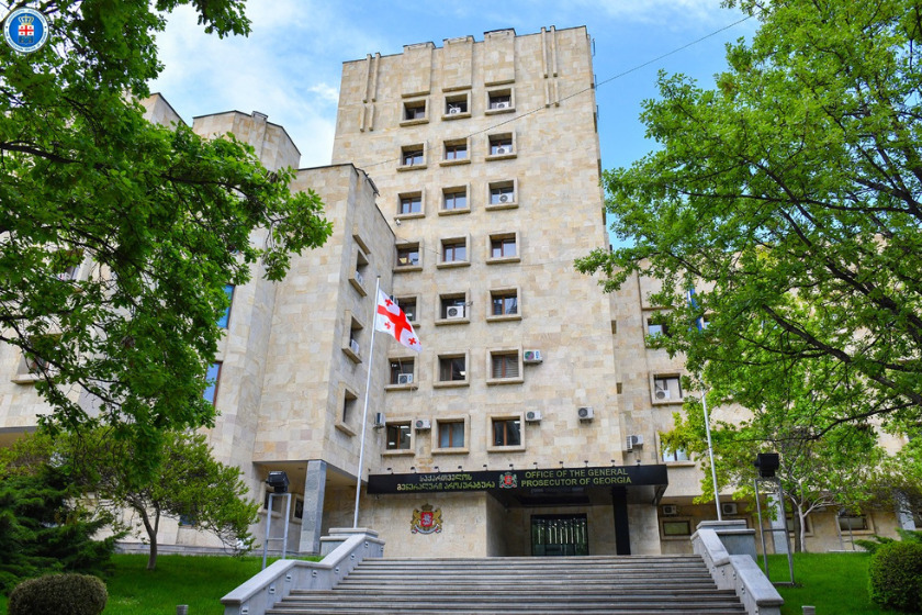 პროკურატურამ თბილისში მომხდარი ფიზიკური დაპირისპირების ფაქტზე სამ პირს ბრალდება წარუდგინა