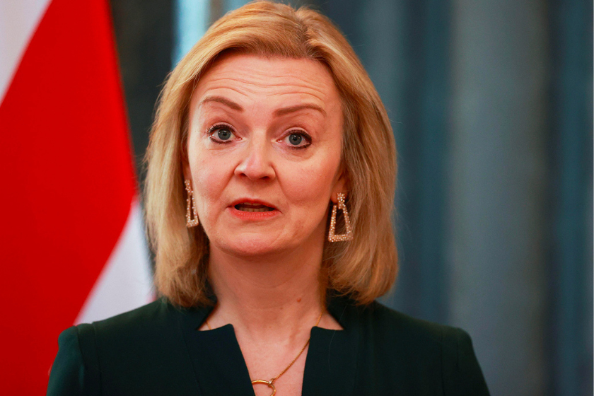 ბრიტანეთის ყოფილი პრემიერი ლიზ ტრასი: ბრიტანეთის პოლიცია მიკერძოებულ, პრიორიტეტდაკარგულ ორგანოდ იქცა, რომელიც ადამიანებს სოციალურ ქსელებში გამოქვეყნებული პოსტების გამო აპატიმრებს, ისლამისტი მოძალადეები კი ძალადობისთვის არ ისჯებიან