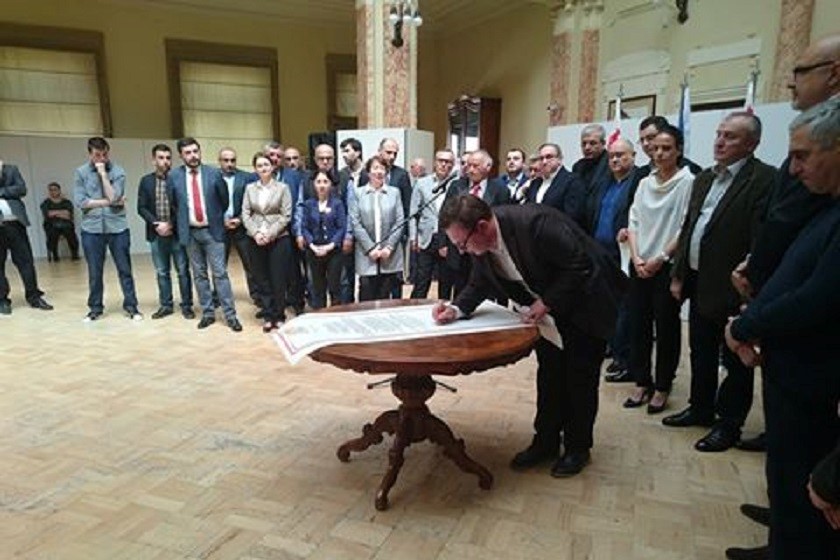 დეკლარაციაზე ხელმოწერა