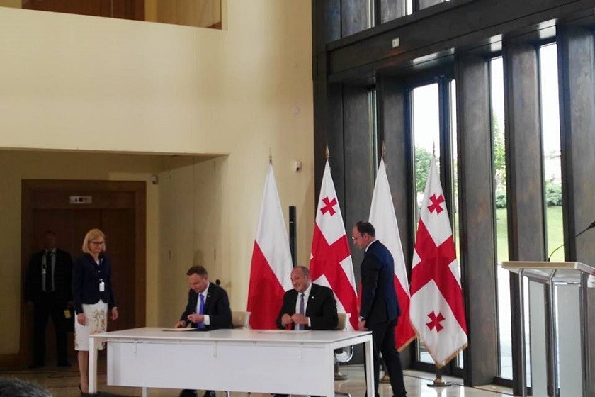 დეკლარაციის ხელმოწერა