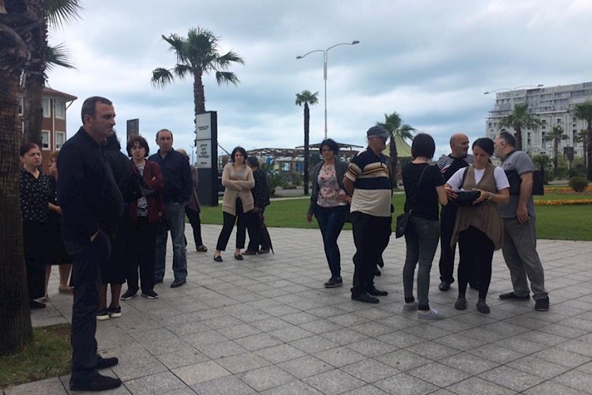 დაკავებულთა ახლობლები