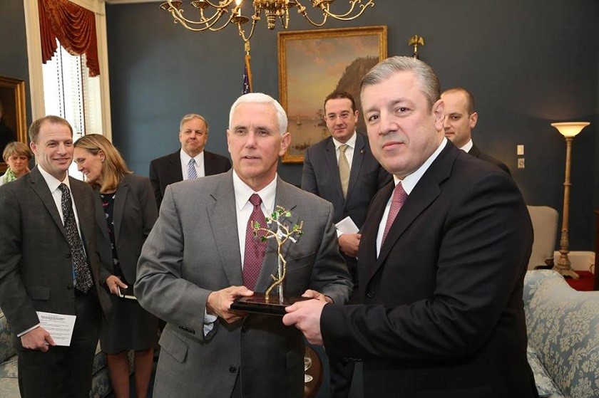 გიორგი კვირიკაშვილი და მაიკ პენსი