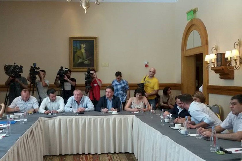 ოპოზიციური პარტიების შეხვედრა