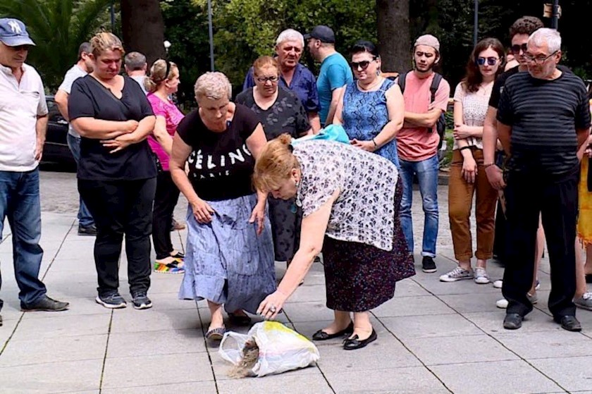აქცია ქუთაისის მერიასთან